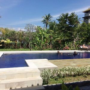 Taman Lily'S Hotel
